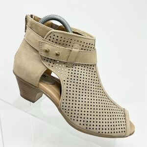 Earth Women's Brown Beige Leather Peep Toe Sandal Heels Size 7.5 Casual